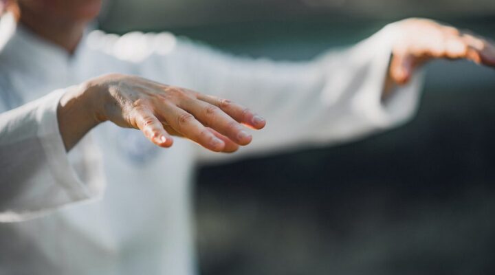 inform-How-the-Chinese-Art-of-Arm-Swinging-Could-Help-to-Reset-Your-Nervous-System-header