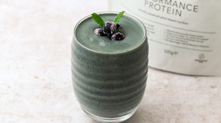 Performance Vanilla Low-Carb Blueberry Mint Smoothie