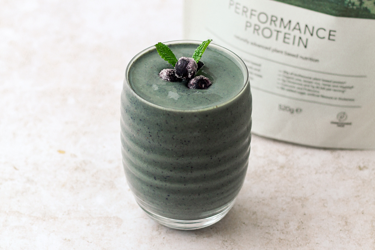 Performance Vanilla Low-Carb Blueberry Mint Smoothie