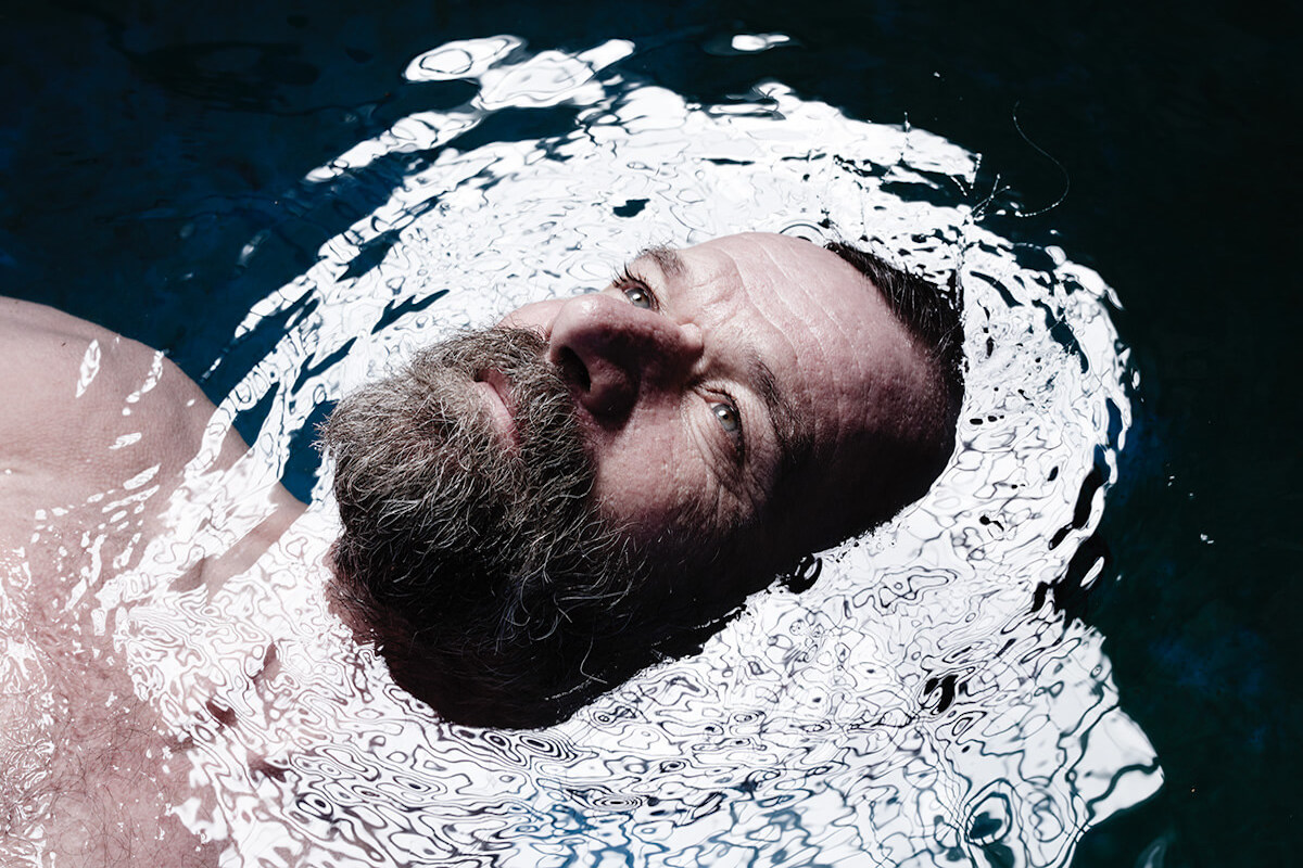 Australsk person eksplodere gele How to Perform Wim Hof's Signature Breathing Exercise - Form