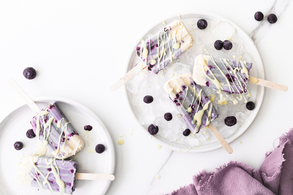 Vanilla and blueberry ice lolly