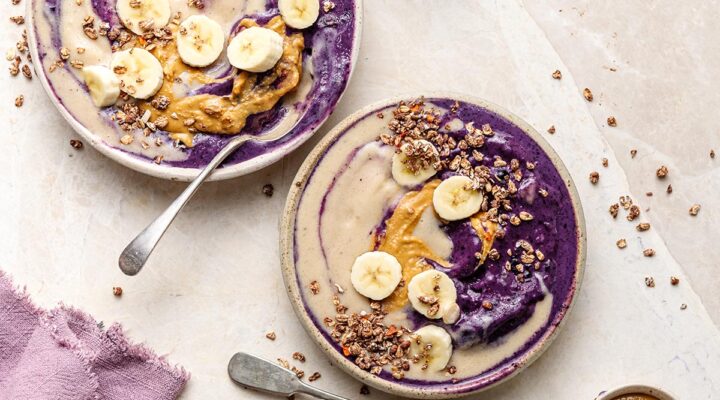 Form-Blueberries-Banana-smoothie-bowl-site