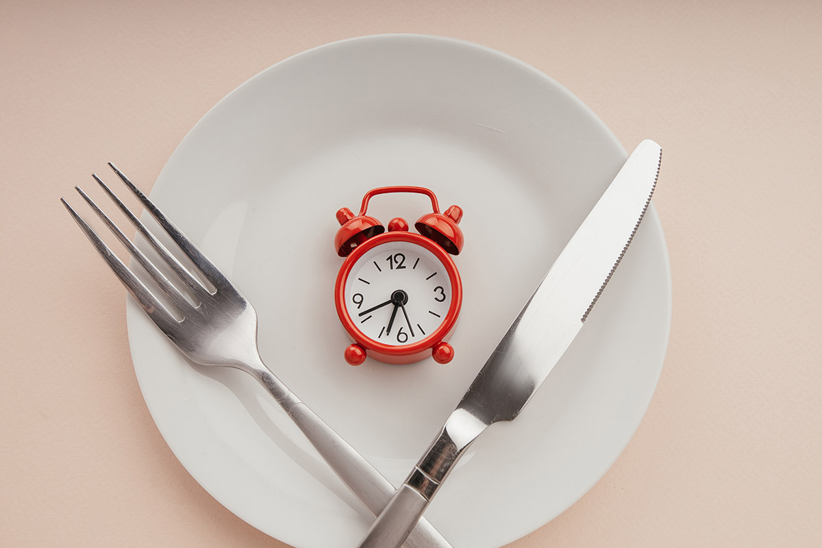 plate with alarm clock