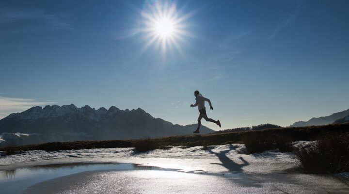 inform-The-Secrets-to-Becoming-a-Speedier-Runner,-According-to-Ultra-Marathon-Pros-header
