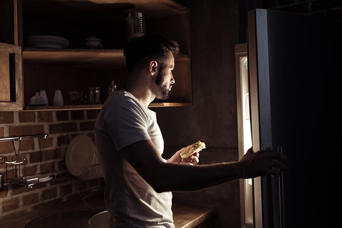 inForm-Ask-Dr-Adam--Is-Eating-Late-At-Night-Really-Worse-For-You---header-image